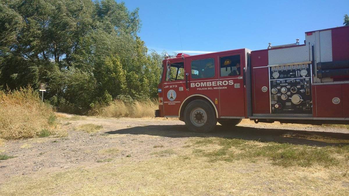 Bomberos policía de Neuquén. Fuente: (Twitter)