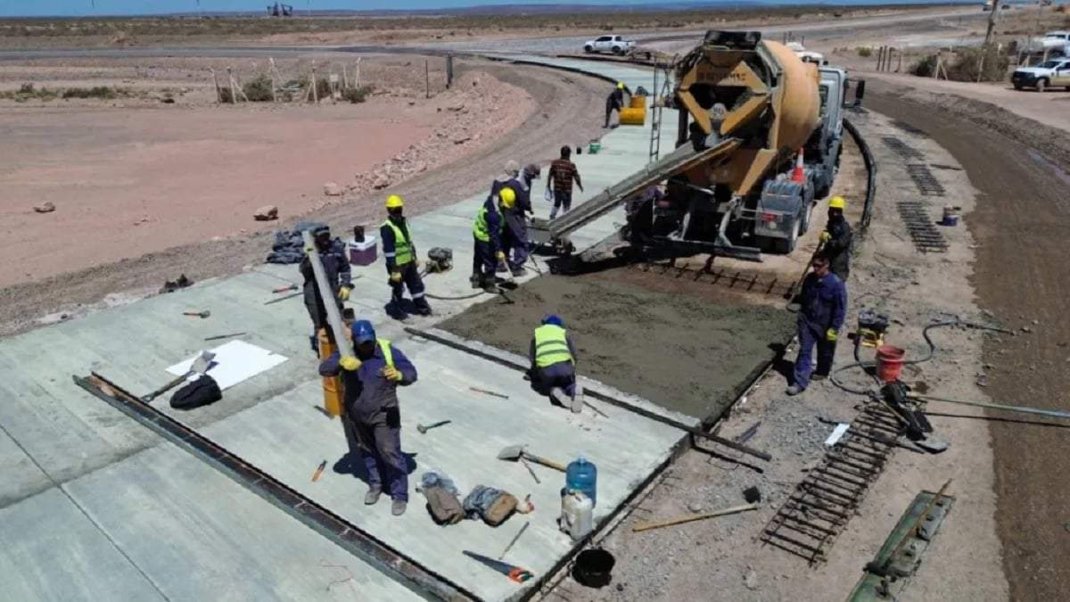 La obra se propone reordenar la circulación vehicular en el acceso a la localidad de Añelo. Fuente: (Neuquén Informa)