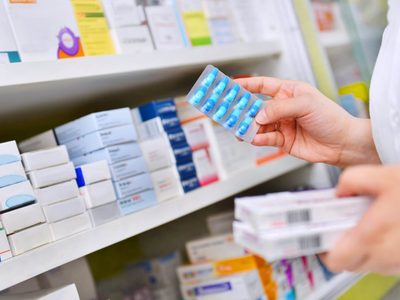 El Gobierno dio marcha atrás con artículos del DNU sobre recetas y venta de medicamentos