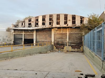 Finalmente, derrumbarán el galpón de barrio Belgrano y donarán materiales a la escuela 207