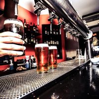 Cervecerías ofrecen servicio take away