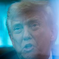 Trump afirma que ejército de EU atacó otra lancha que transportaba drogas (Video)
