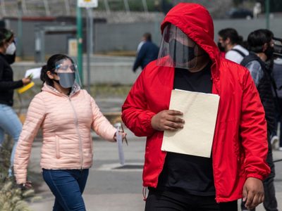 Expertos piden "no entusiasmarse" con anuncios de vacuna anticovid