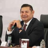 Armenta analiza compra de acciones de concesionaria del agua de Puebla