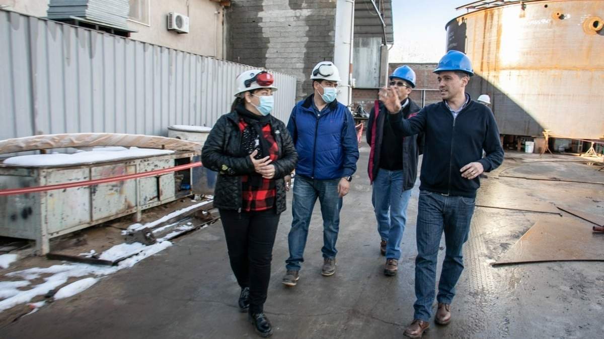 El candidato a gobernador por el MPN, Marcos Koopmann recorrió las instalaciones de Vaca Muerta. Fuente: (Facebook)