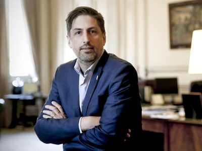 Trotta anunció un plan que mejorará la conectividad y el acceso a computadoras en las escuelas