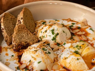 Huevos turcos: una increíble y jugosa receta para sorprender a todos y comer algo fácil y diferente