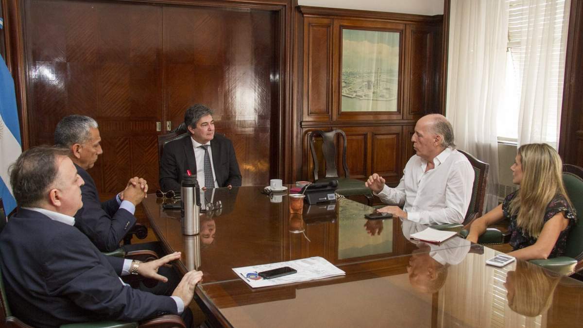 Lanziani y la Asociación de Defensores del Pueblo (Fuente: Twitter)