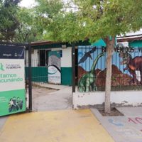 Vecinos del barrio Melipal denunciaron el deterioro de las plazas, hierros expuestos y vertido de cloacas
