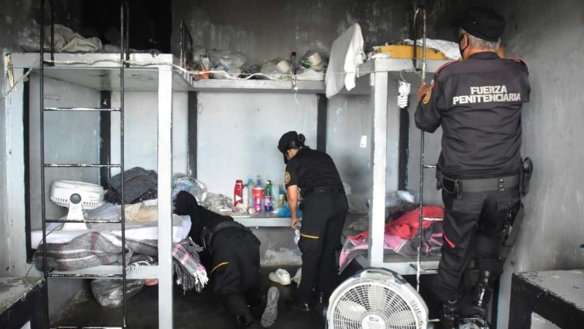 El cateo en el penal Apodaca 1