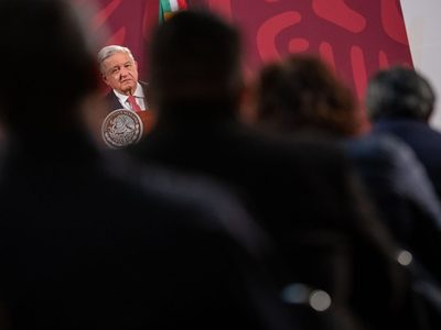 "Ni voy a estar aquí": esto hará AMLO el día de la marcha en defensa del INE