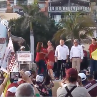 Sheinbaum cae mientras baila música de banda en Mazatlán (Video)