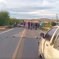 Trabajadores municpales de Junín de los Andes cortan la Ruta 40