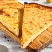 Fainá con aceitunas negras: reversioná el clásico que le gusta a todos con esta receta de la que no va a quedar ni una miga