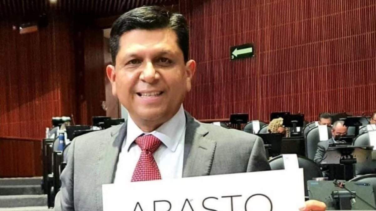 Diputado Gustavo Macías Zambrano