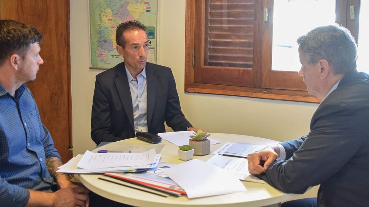 Reunión con autoridades de Protección al Consumidor. Fuente: (Neuquén Informa).