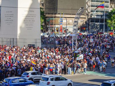 Miles de venezolanos festejaron en el Obelisco la caída de Maduro