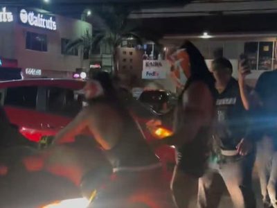 Encuentro de lucha libre se sale de control y termina en las calles de Tijuana (Video)
