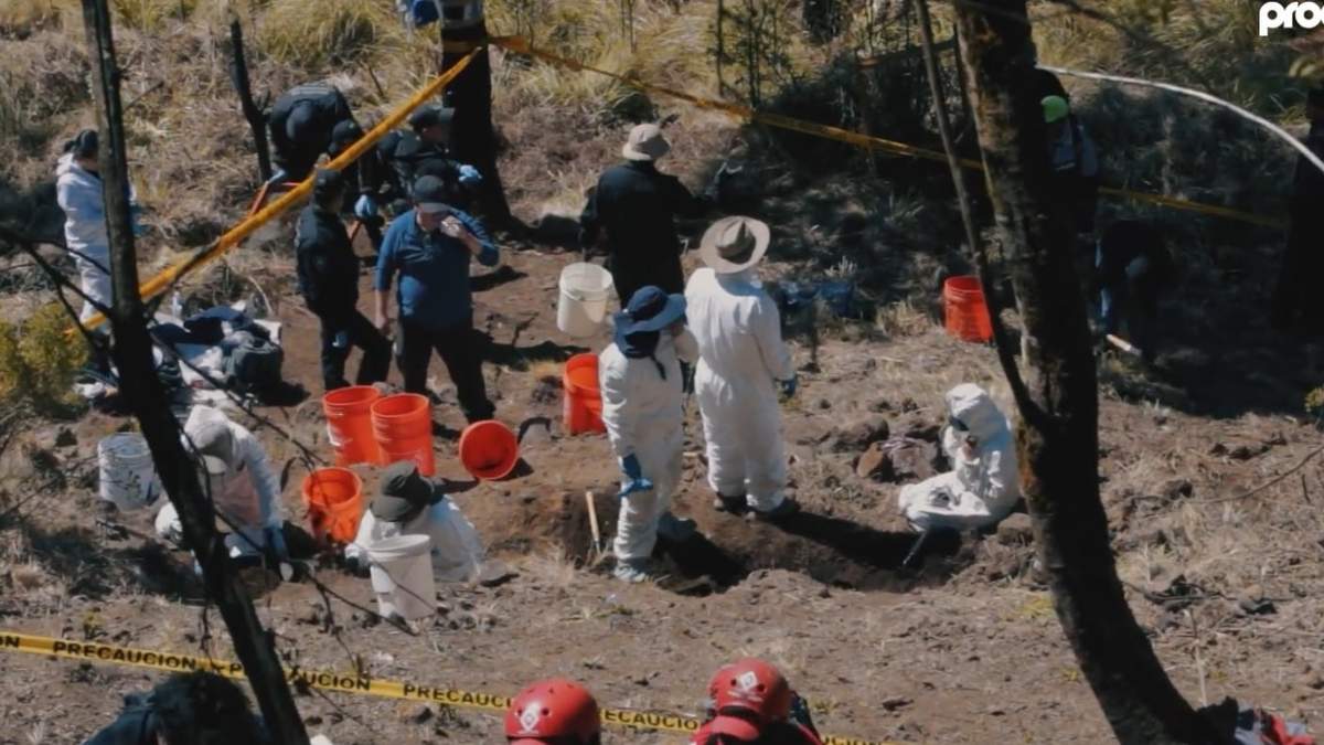 Familiares buscan en fosas clandestinas