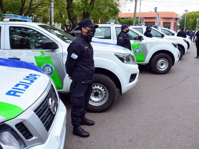 Policías retirados realizaron una protesta en Cipolletti frente a la ANSES: cuál es su reclamo