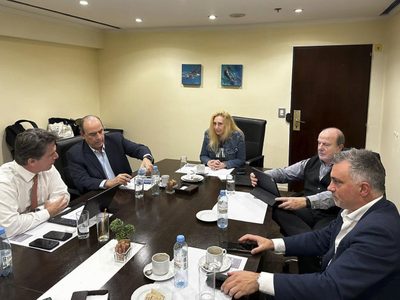 Para competir con "Las Fuerzas del Cielo", sale a la cancha "La Carlos Menem"