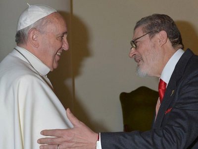 Murió de covid-19 el médico personal del Papa Francisco