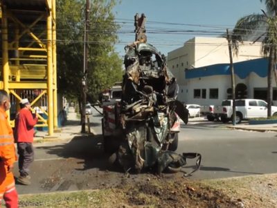 Hallan un vocho en drenaje pluvial de Monterrey