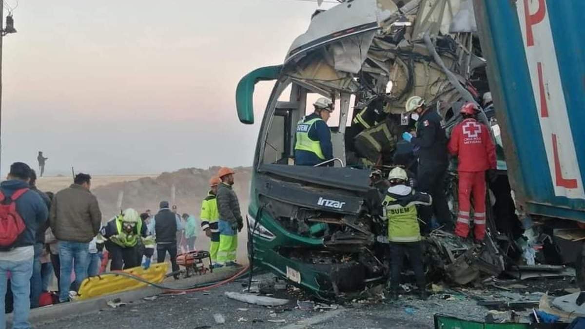 Choque múltiple en el kilómetro 10 del Libramiento Lerma-Zitácuaro