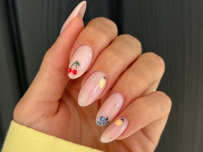 Hacete en casa la manicura de micro frutas, la tendencia de uñas más cute y apetecible en los días de calorcito