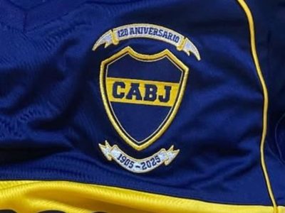 Con varios detalles: la nueva camiseta de Boca en honor a los 120 años de historia