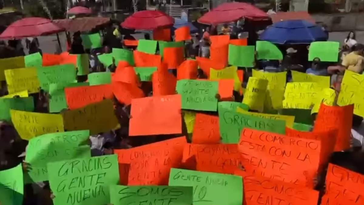 Las cartulinas decían "Gracias Gente Nueva"