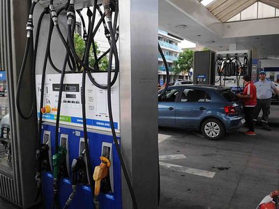 "El combustible no va a...": Las estaciones de servicio realizaron anuncios para el aislamiento