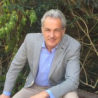 Facha heredada: quién es Nicolás, el hijo mayor de Ivo Cutzarida