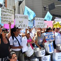 Organizaciones sociales reclaman alimentos en grandes supermercados
