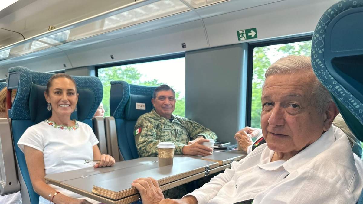 Sheinbaum y López Obrador con el general Luis Cresencio Sandoval, titular de la Sedena, en el Tren Maya