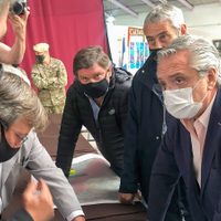 Piedras, gritos e insultos: increparon a Alberto Fernández en Chubut