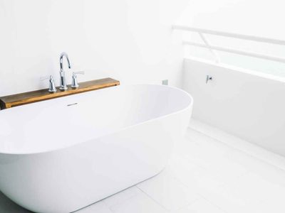 Trucos infalibles para desmanchar la bañadera y dejarla como recién estrenada