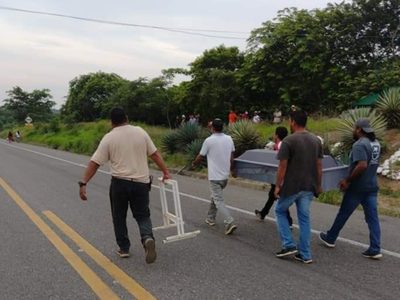 Retienen a diputada en bloqueo carretero en San Juan Mazatlán Mixe, Oaxaca