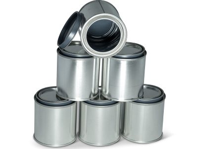 Con latas pequeñas y restos de caños de PVC, hacé este increíble proyecto para mantener ordenado tu escritorio