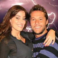Vida en el paraíso y 18 años juntos: así nació la historia de amor de Diego Torres y Débora Bello