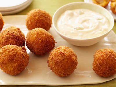 Hacete estas bolitas de pollo con lo que te sobró del día anterior: fáciles y deliciosas para una cena exprés