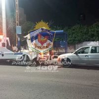 Más de 20 autos y motos fueron detenidos durante un operativo policial en el barrio Bouquet Roldán