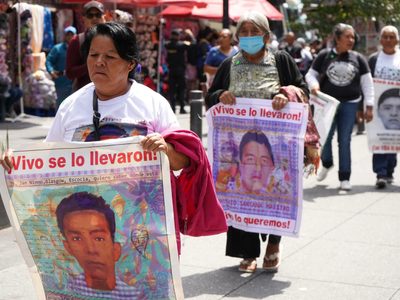 Ayotzinapa: Padres de los 43 piden llamar a declar a Peña Nieto tras declaración de Tomás Zerón