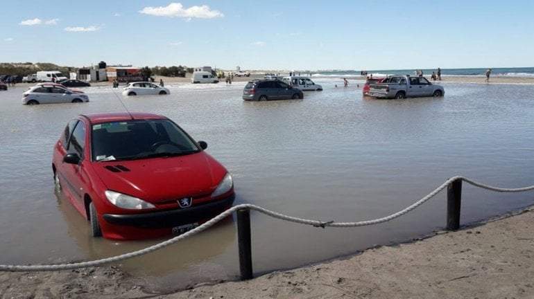 Una marea sorprendente copó Las Grutas  Fuente: (Instagram)