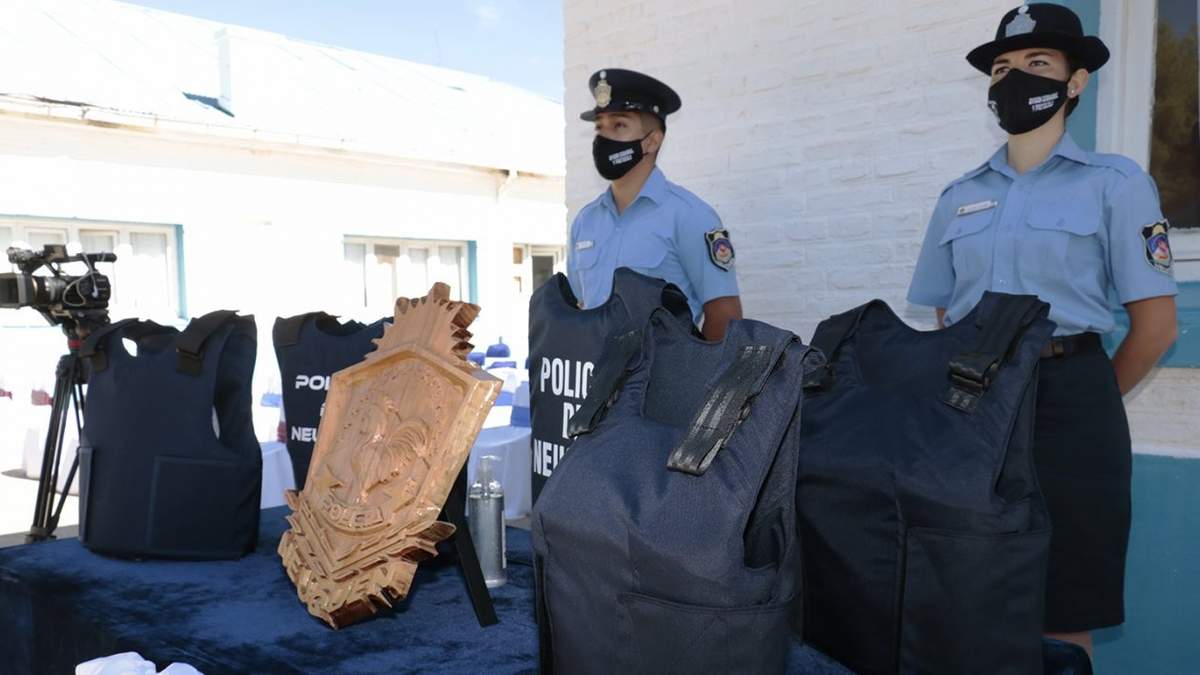Chalecos antibalas para policías de Neuquén. Fuente: (Neuqueninforma).
