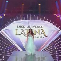Concursante de Miss Universe Latina sufre aparatosa caída antes de la final (Video)