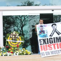 Padres del niño Emiliano, secuestrado y asesinado, protestan frente al Congreso y TSJ de Tabasco