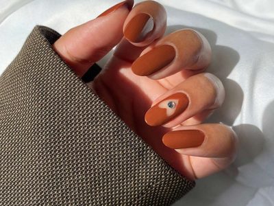 El secreto de nail art que potencia el bronceado y eleva el look veraniego