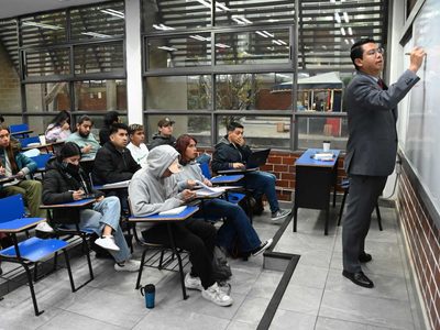 Docentes de universidades públicas denuncian abismo salarial: $10,500 vs. $100,000 mensuales