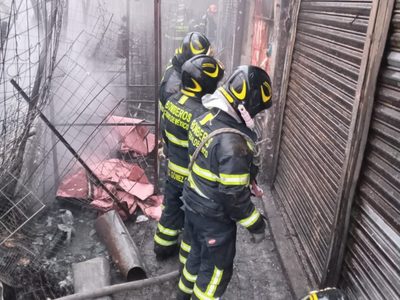 Se queman 25 puestos del mercado de La Merced por un corto circuito